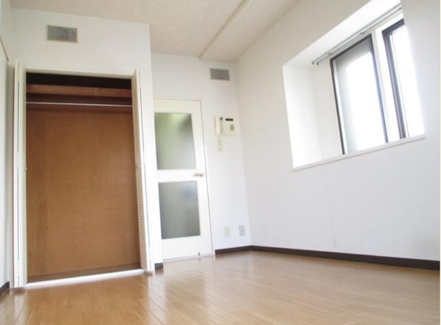 居室・リビング　別部屋参考写真です