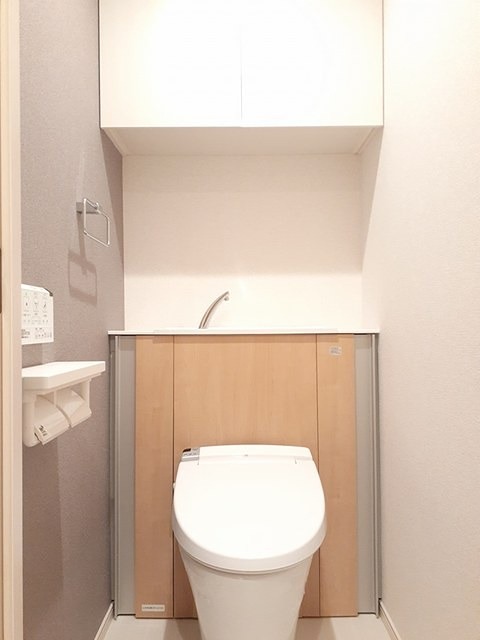 トイレ　温水洗浄便座です。