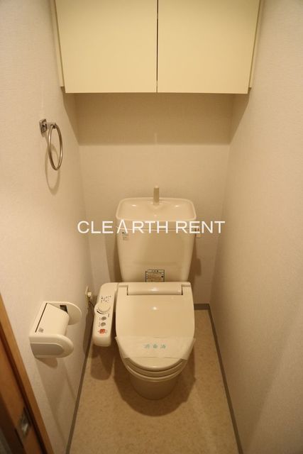 トイレ　温水洗浄便座付きトイレ/吊戸棚あり