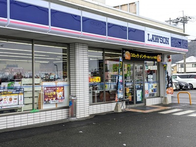 コンビニ　ローソン近江八幡多賀店（コンビニ）まで880m