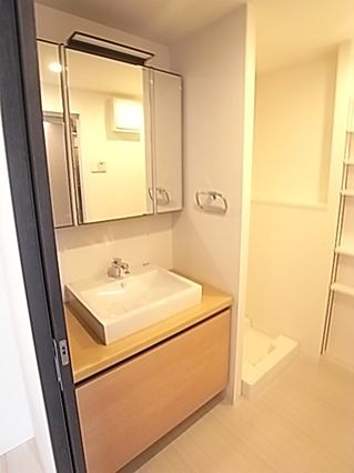 洗面設備　※別部屋の参考写真です。
