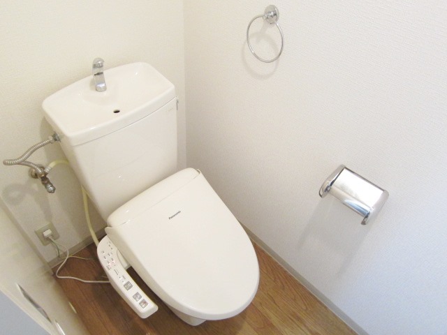 トイレ　別号室の参考写真です。