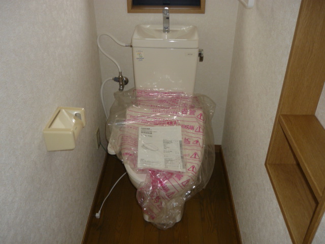 トイレ　※同物件別部屋モデル写真