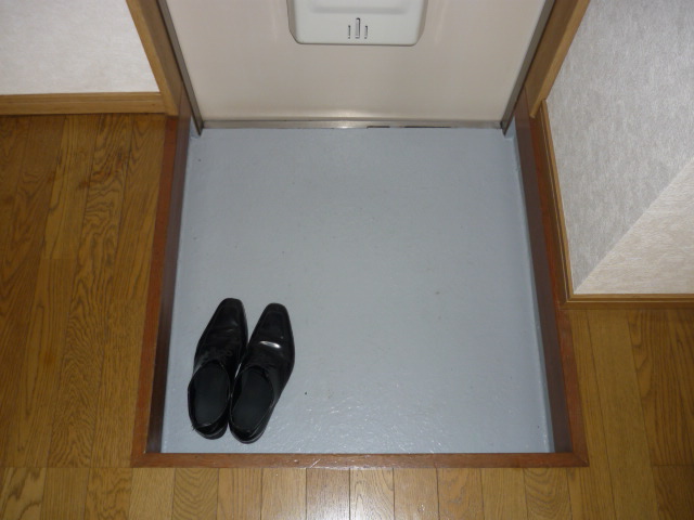 玄関　※同物件別部屋モデル写真