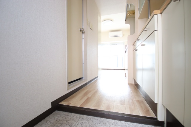 玄関　※別部屋の参考写真です