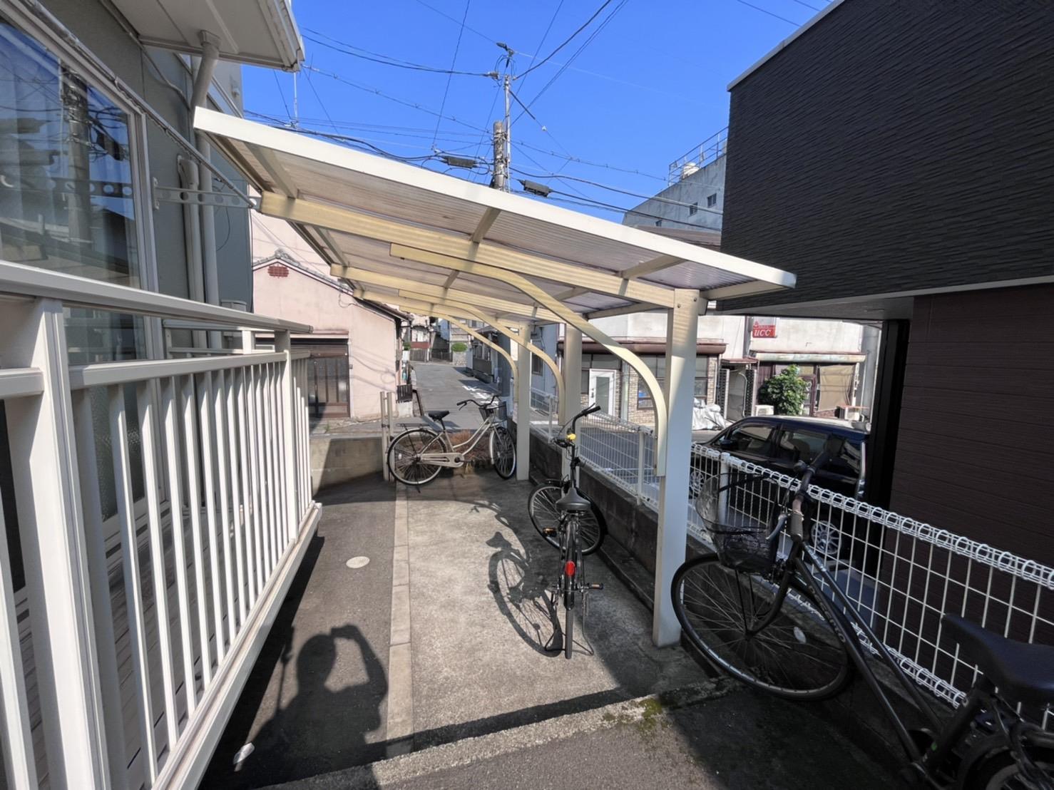 その他共有部分　雨の日も安心の屋根付き駐輪完備♪