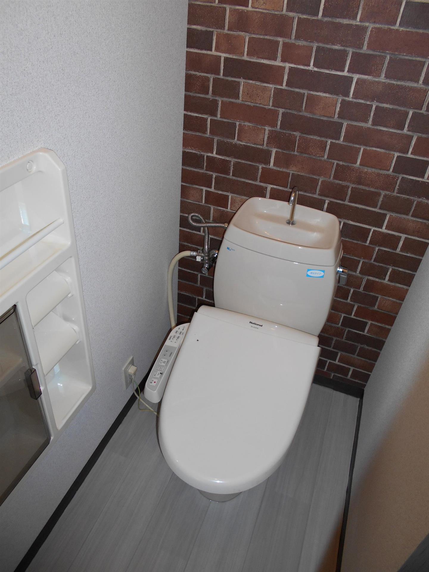 トイレ　ウォシュレット付の洋式トイレです♪