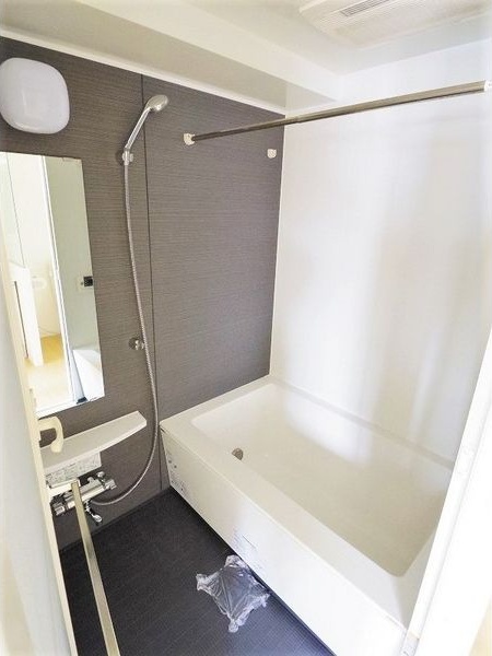 バス・シャワールーム　※写真は同じマンションの違う部屋のものになります。