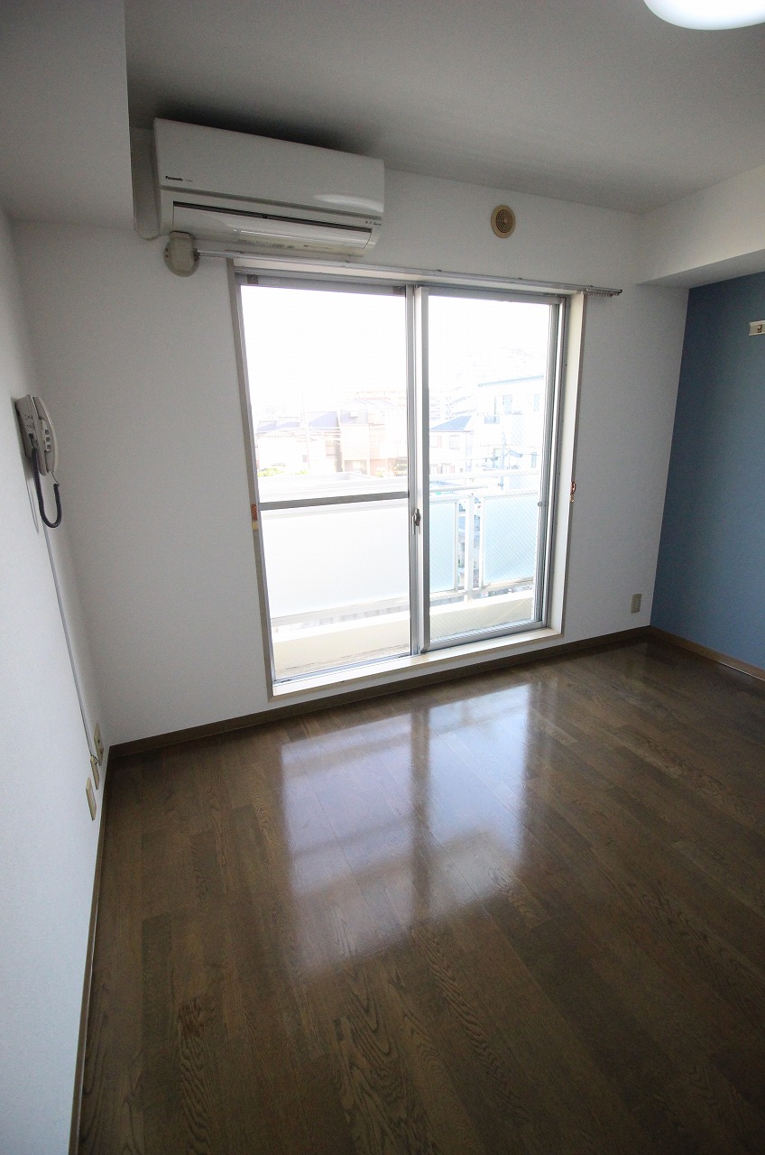 居室・リビング　別の部屋の写真です