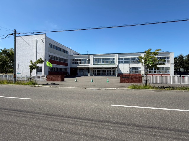 小学校　江別市立東野幌小学校（小学校）まで634m