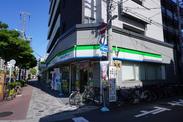 コンビニ　ファミリーマート　西成区役所前（コンビニ）まで146m
