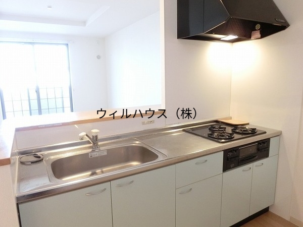 キッチン　３口コンロ付きシステムキッチン！