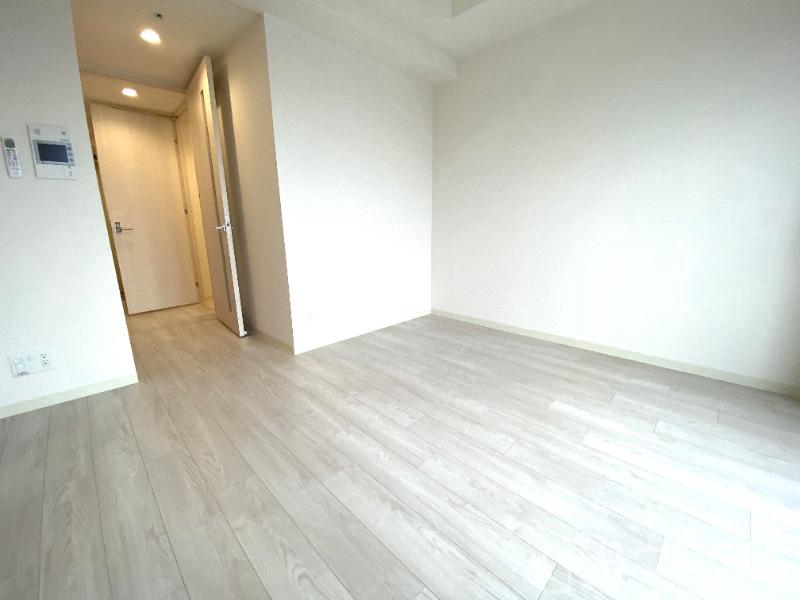 居室・リビング　白を基調にした明るいお部屋です。