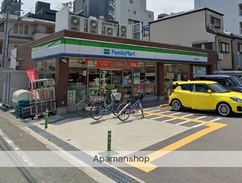 コンビニ　ファミリーマート（コンビニ）まで734m