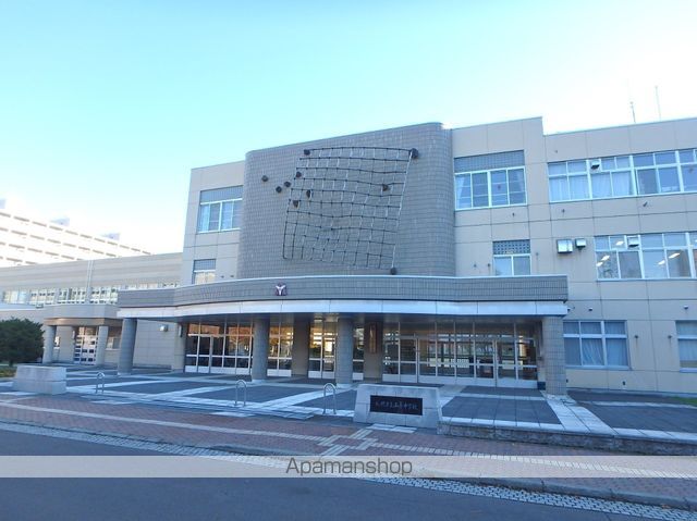 中学校　山鼻中学校（中学校）まで734m