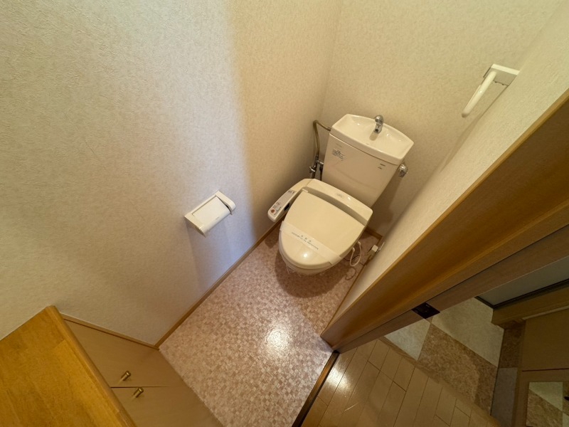 トイレ　こちらはトイレです。清潔感があり、安心して使用できます。