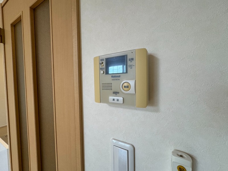 セキュリティ　ＴＶモニター付インターホンです。来客者の顔が見えるので安心！