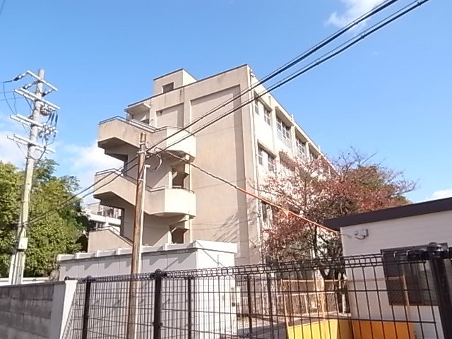 小学校　西宮市立段上西小学校（小学校）まで532m