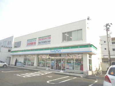 コンビニ　ファミリーマート新潟近江三丁目店（コンビニ）まで137m
