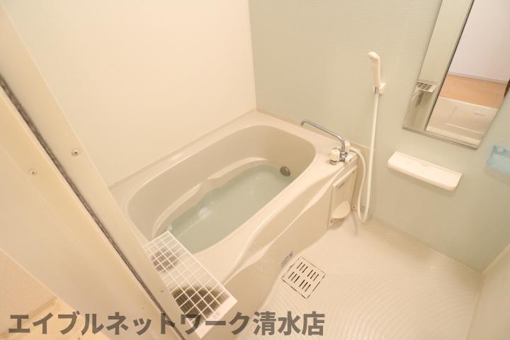 バス・シャワールーム　ゆったり過ごせるお風呂です