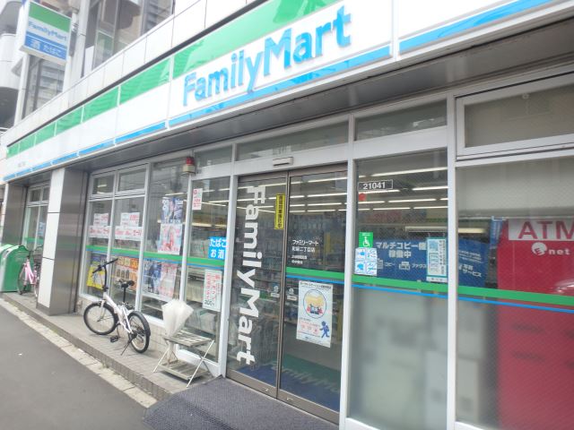 コンビニ　ファミリーマート　町屋二丁目店（コンビニ）まで50m