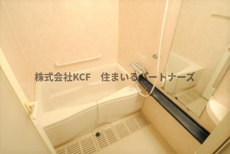 バス・シャワールーム　コンパクトで使いやすいお風呂です