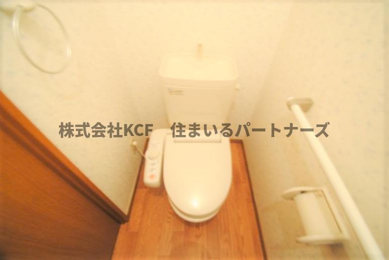トイレ　落ち着いた色調のトイレです