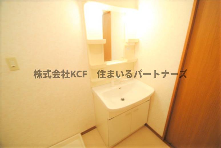 洗面設備　独立洗面台、朝の身支度には欠かせません