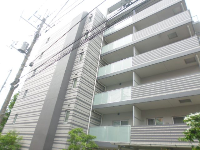 建物外観　鉄筋コンクリート造のがっちりとした造り。