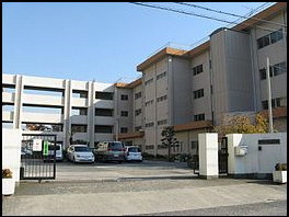 中学校　第十二中学校（中学校）まで734m