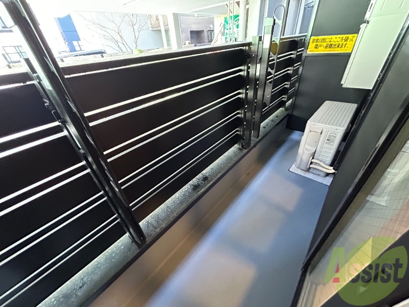 バルコニー　バルコニーになります。広々としていて洗濯物も楽ですね。
