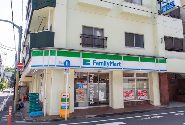 コンビニ　ファミリーマート 西落合店（コンビニ）まで107m