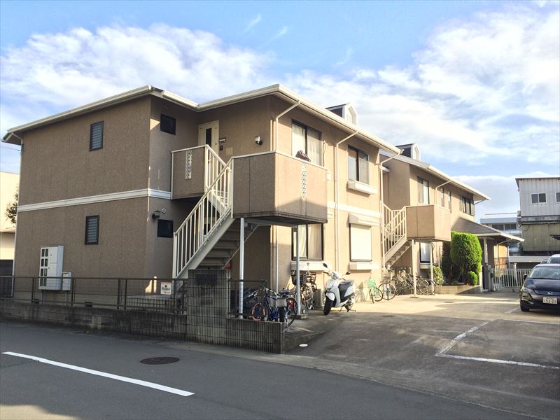 建物外観　モニター付きインターホンで安心です♪