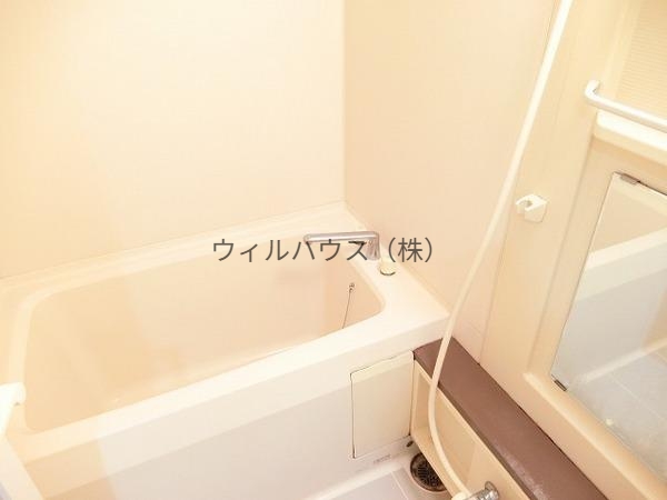 バス・シャワールーム　浴室乾燥機、追い焚き機能付きバス！