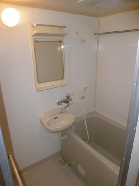 バス・シャワールーム　※別部屋の参考写真