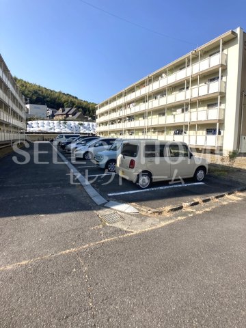 駐車場　駐車場に車を止められます