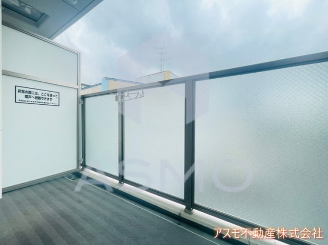 バルコニー　同マンション、別部屋参考写真