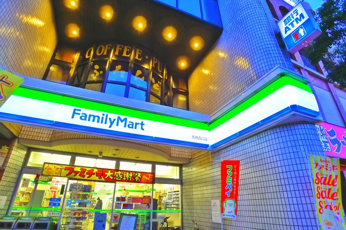 コンビニ　ファミリーマート（コンビニ）まで160m