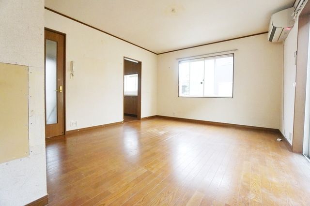 根岸茂之貸家Iの居間写真