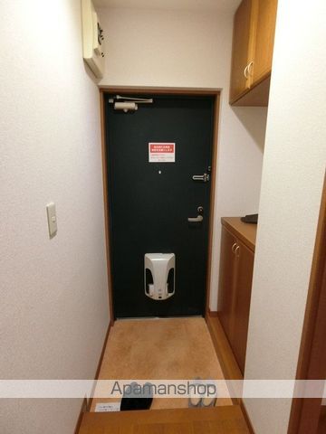 ＪＲ東海道本線 沼津駅 バス乗車時間：10分 最寄りバス停で下車 徒歩1分 3階建 築21年の玄関写真