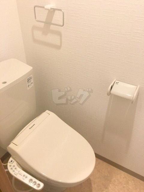 地下鉄南北線 平岸駅 徒歩7分 4階建 築9年のトイレ写真