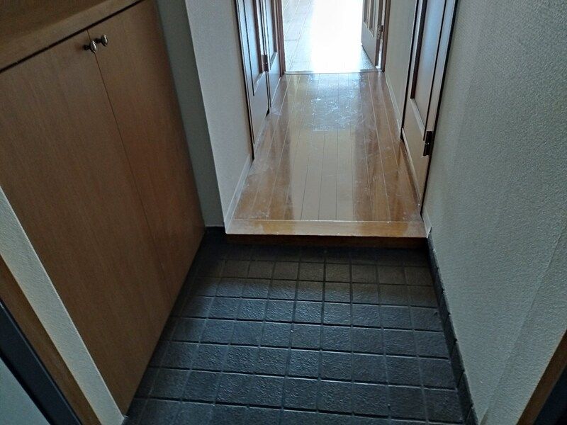 玄関　同物件別部屋写真