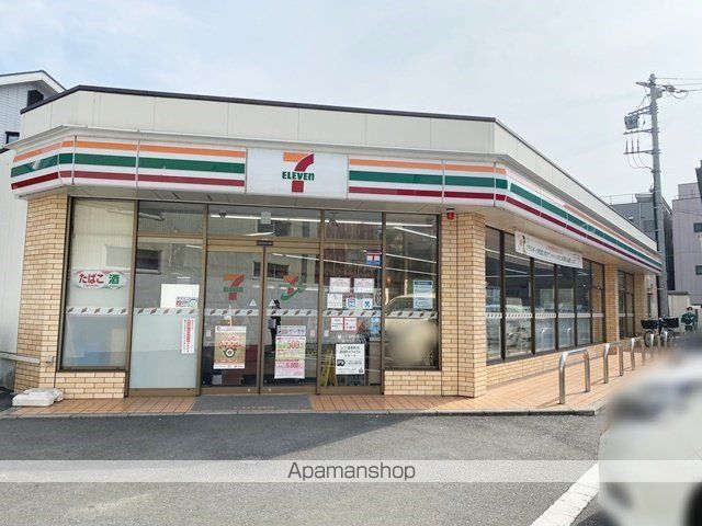 コンビニ　セブンイレブン（コンビニ）まで324m