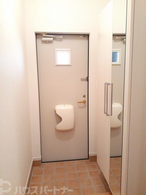 ヴィラ小塚山の玄関写真