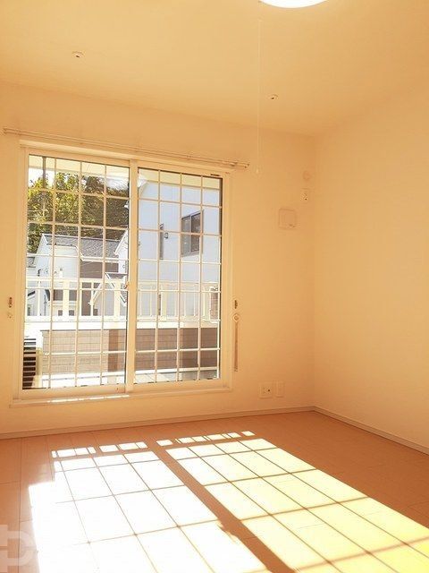 ヴィラ小塚山の居間写真