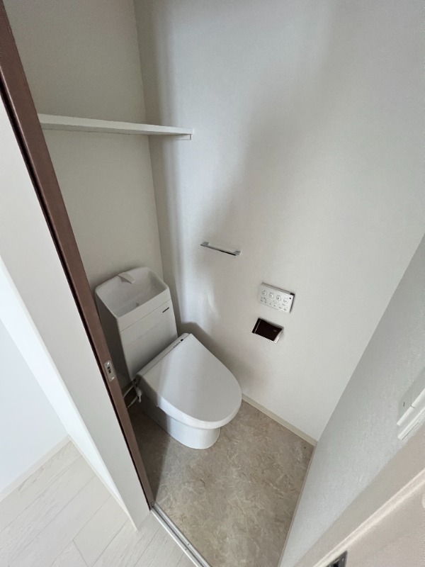 近鉄奈良線 河内花園駅 徒歩10分 3階建 築2年のトイレ写真