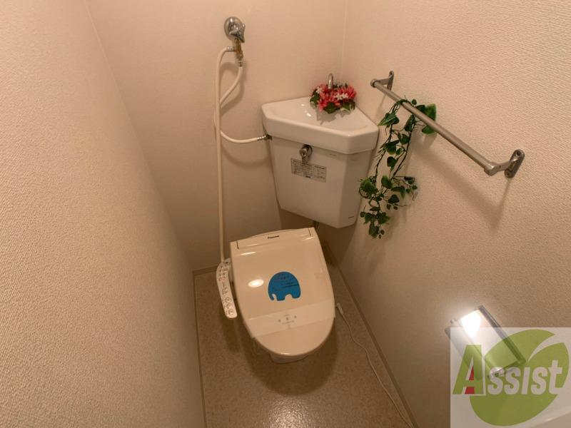 トイレ　こちらはトイレです。清潔感があり、安心して使用できます。