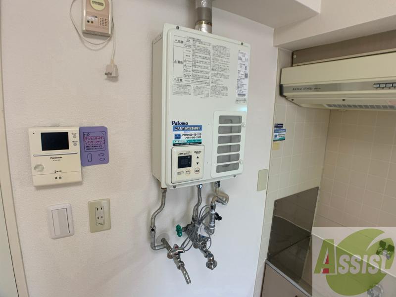 その他設備　ガス給湯器です。操作しやすいパネルになってます。