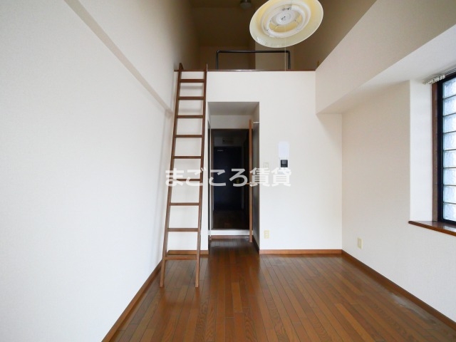 シャルマンフジ堺東壱番館の居間写真