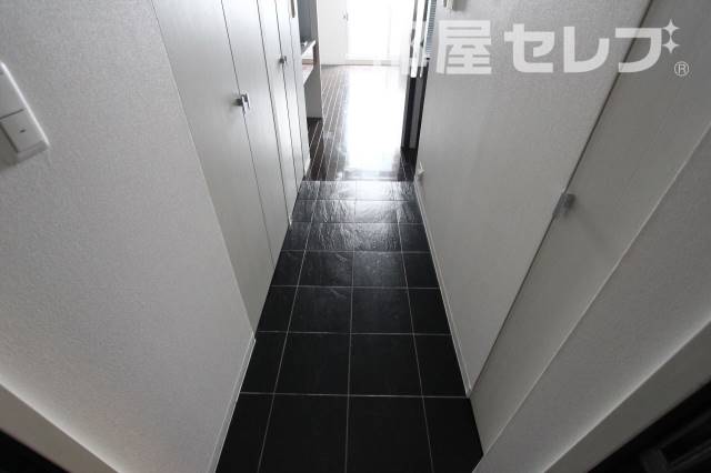 玄関　アメリカンに靴で進めます